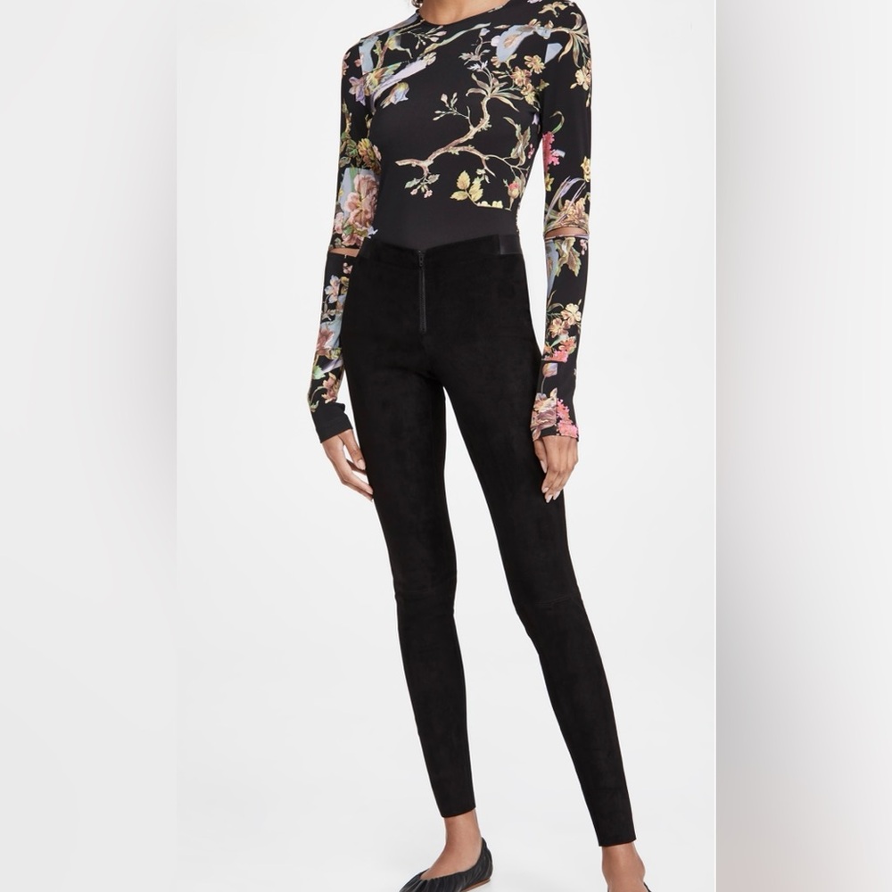 Alice + Olivia Suède leaver pants navy blue. Size 2